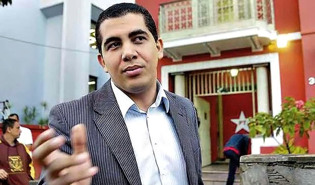 PT, enfim, define o vice de Marcio Lacerda