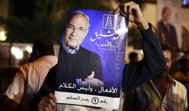 Egito terá 2º turno entre ex-premiê e Irmandade Muçulmana