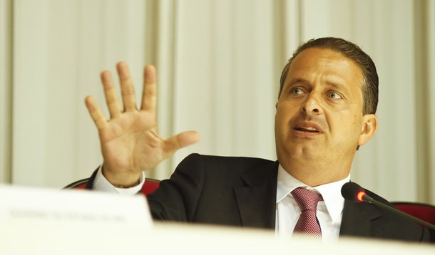 "Época tem cunho nitidamente político"