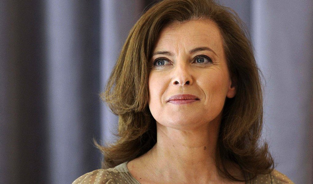 Primeira-dama da França não deixará a carreira de jornalista