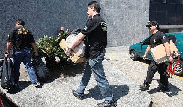 Presa quadrilha que desviava cartões de crédito nos Correios