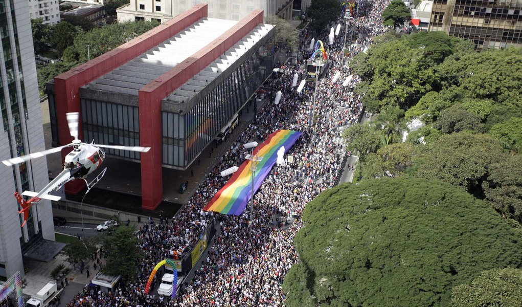 Onda conservadora freia agenda LGBT no País