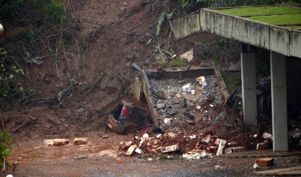 Taxista morre soterrado em Ouro Preto (MG)