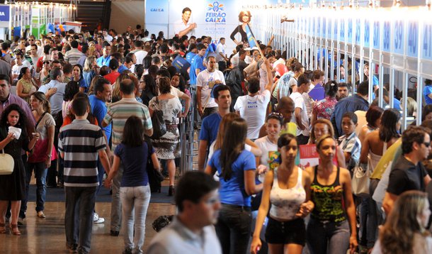 Feirão da Caixa movimenta quase R$ 900 milhões 