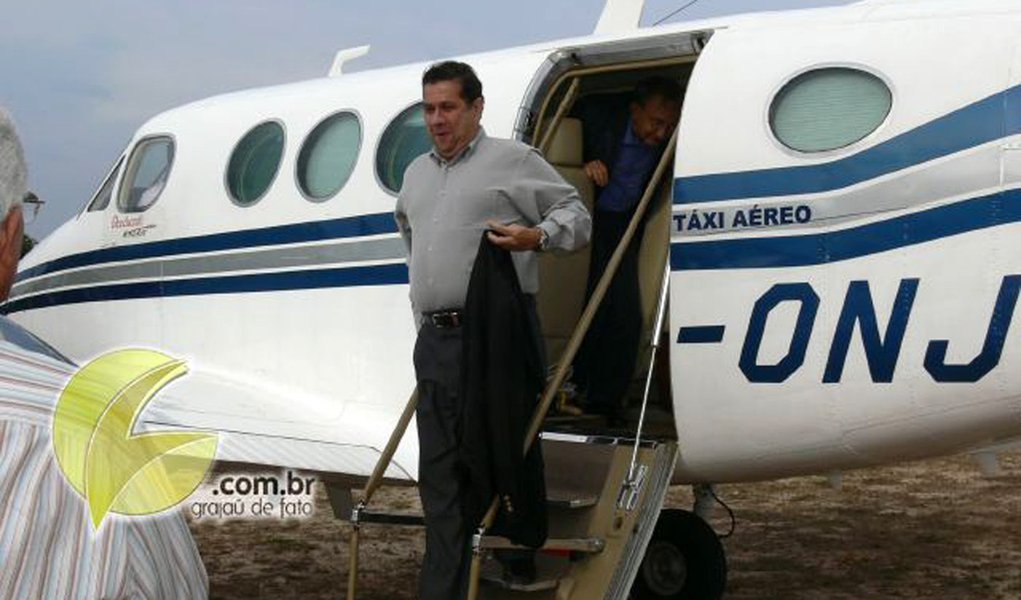 Pego na mentira do avião, Lupi deve cair ainda hoje