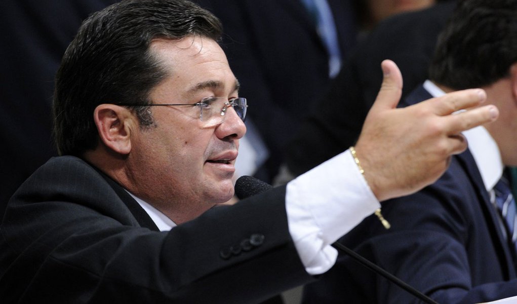 Luta pelo sigilo de documentos reflete nos membros da CPI