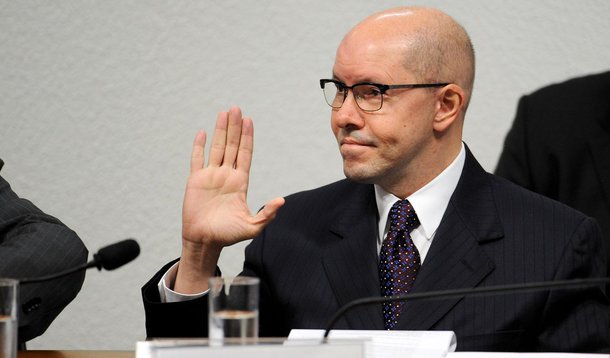 “Mentiroso, hipócrita, irresponsável, ex-senador”