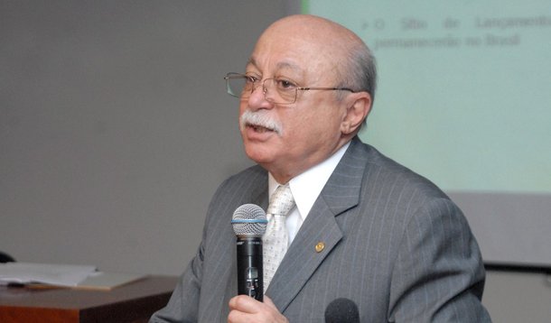 "Nada muda na relação entre o PSB e o PT"