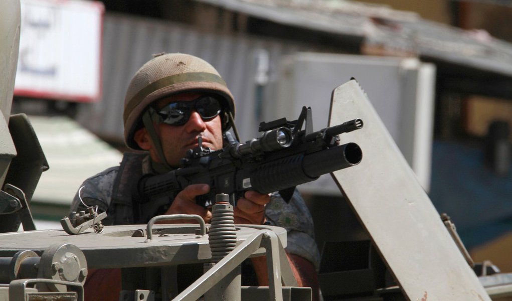 Onda de violência síria chega ao Líbano ferindo 18 pessoas