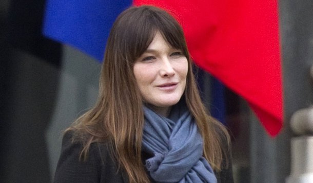 Com derrota de Sarkô, Carla Bruni vira piada do dia