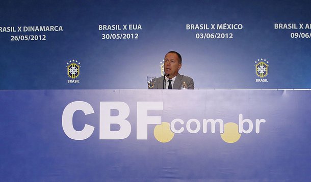 Mano Menezes convoca seleção para amistosos