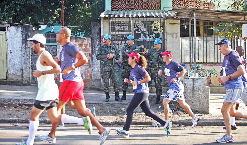 Desafio da Paz reúne 2 mil corredores no Alemão