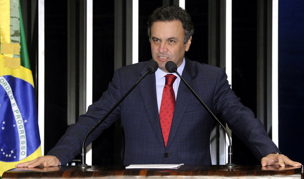 Aécio Neves garante que, em BH, só apóia Lacerda