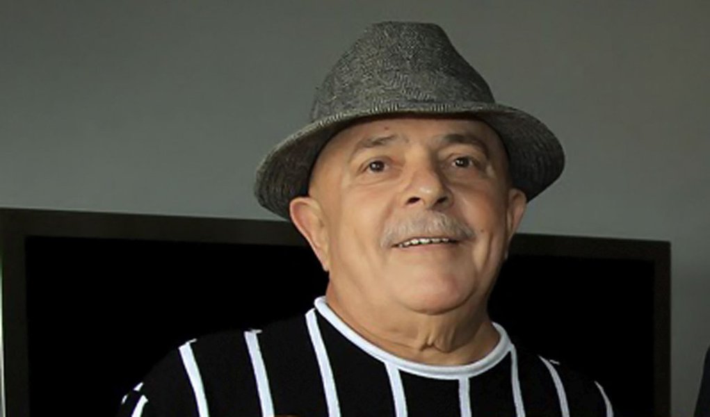 Lula lamenta morte de Sócrates