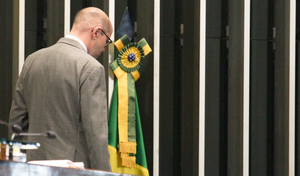 Senado define futuro de Demóstenes em maio