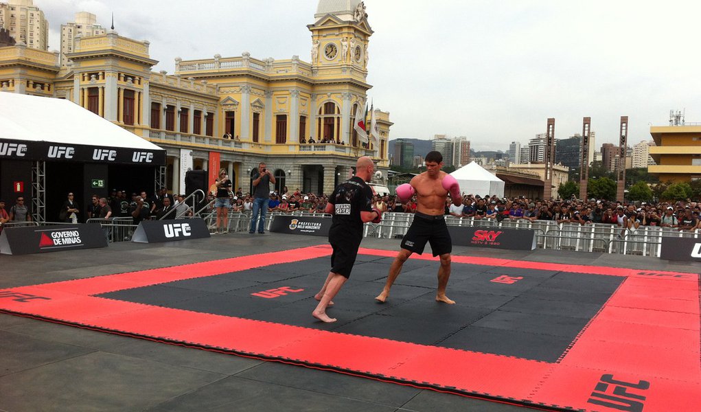 A três dias do UFC 147, Belo Horizonte tem treino aberto