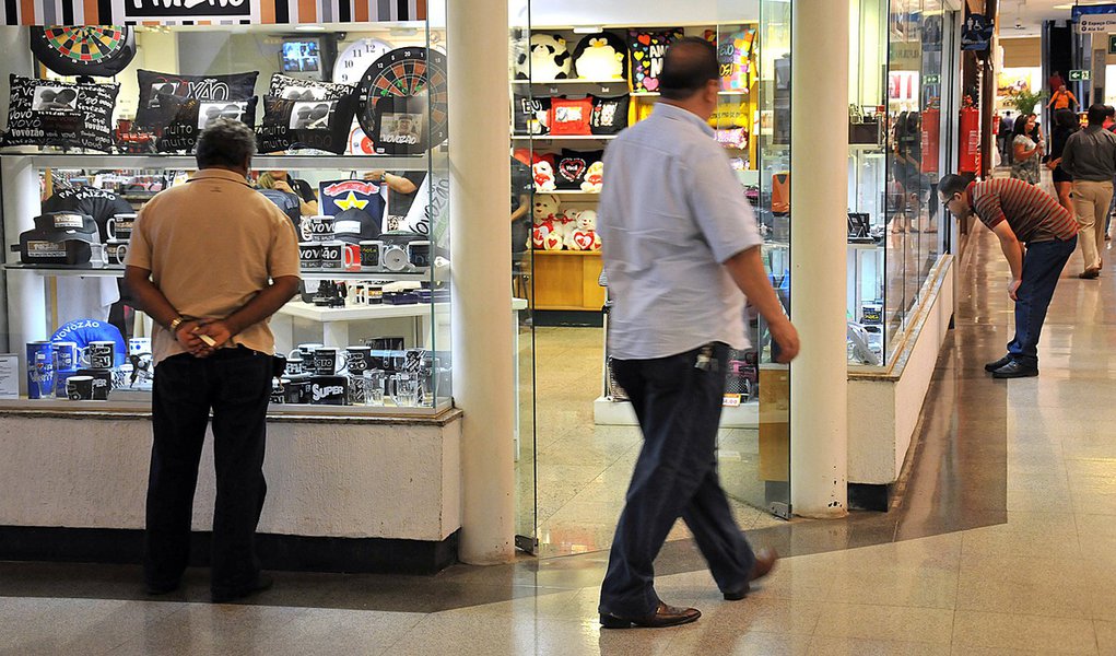 CNC: varejo perdará R$ 3,07 bi com feriados de abril