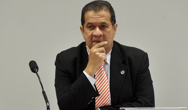 Lupi tenta se explicar hoje no Senado