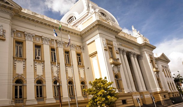 Déficit de juízes emperra o Judiciário pernambucano