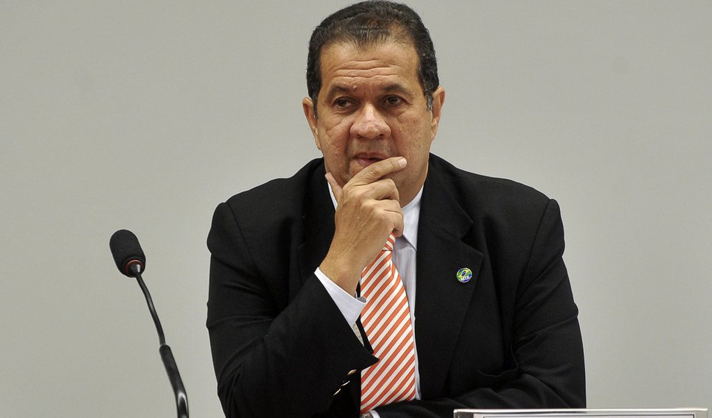 Lupi tenta se explicar hoje no Senado