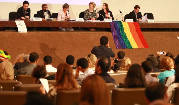 Ana Amélia e Agripino apoiam criminalização da homofobia