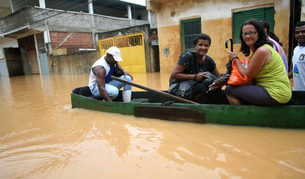 Situação em Outeiro, onde dique se rompeu, está normalizada