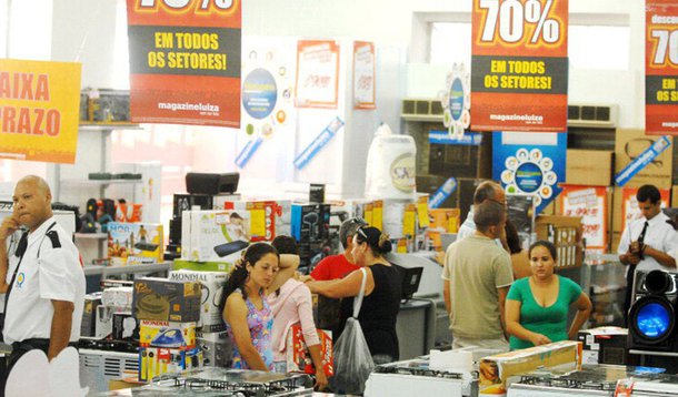 Brasil ensina ao FMI: crise se vence com consumo