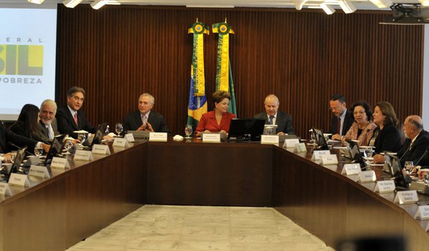 Dilma anuncia incentivo de R$ 20 bilhões a Estados
