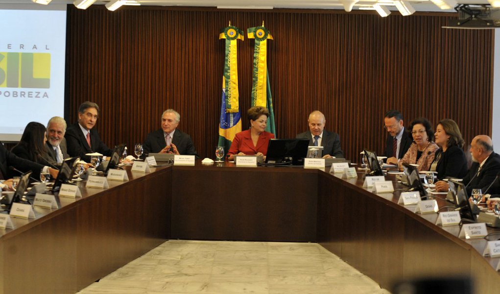 Dilma anuncia incentivo de R$ 20 bilhões a Estados