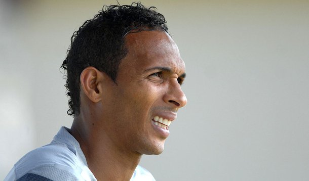 Antes unanimidade, Liédson tem futuro incerto no Corinthians