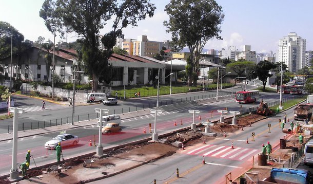 Irregularidades ameaçam obras da Copa em BH