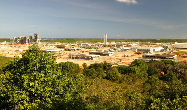Deputados protestam contra a termoelétrica