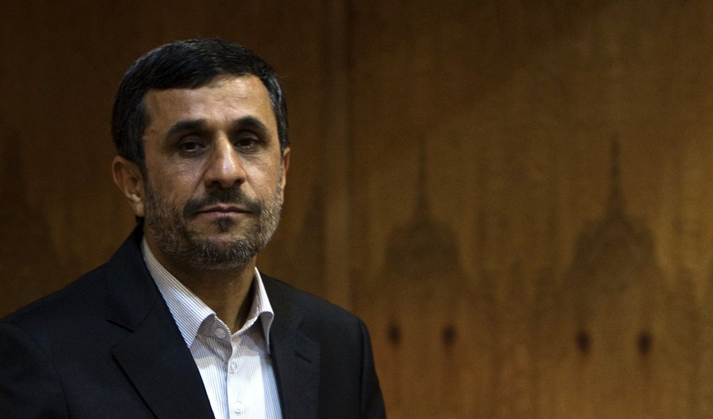 Ahmadinejad pede que líbios se unam conta o Ocidente