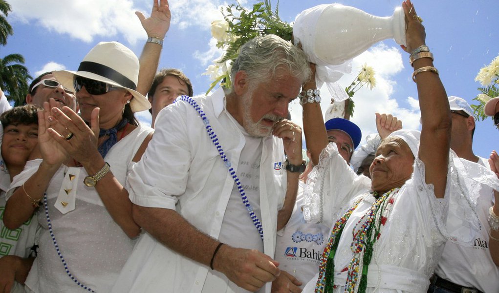 Wagner defende ministro e apela aos orixás da Bahia