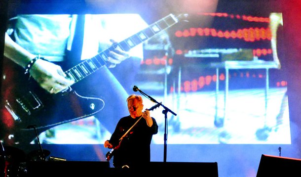 New Order faz show curto e decepciona fãs em SP