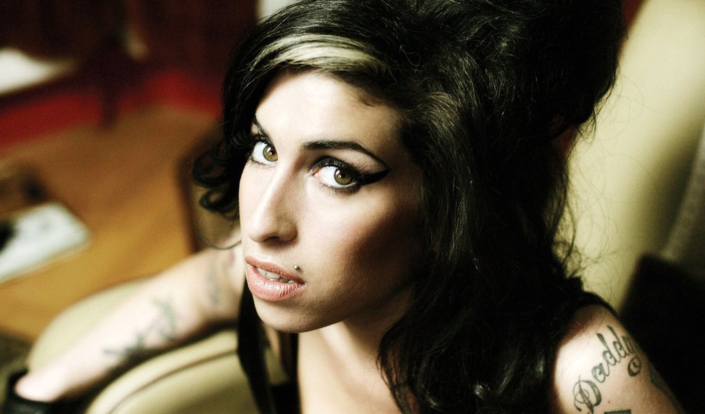 Novo álbum de Amy Winehouse dá panorama de toda sua carreira