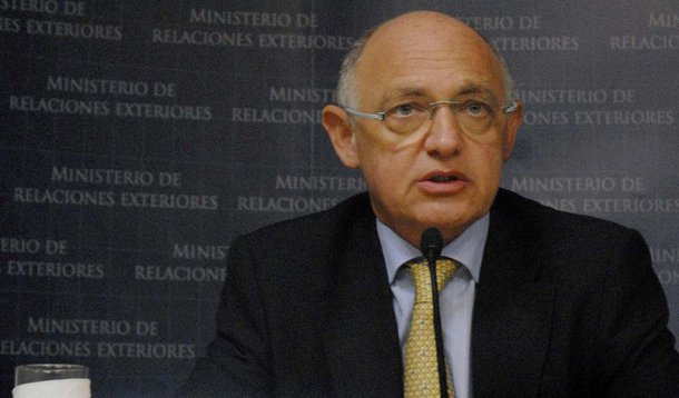 Argentina diz que Londres enviou armas nucleares às Malvinas