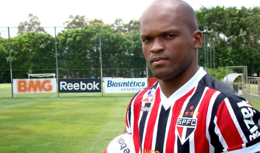 Edson Silva chega ao São Paulo prometendo "defesa histórica"