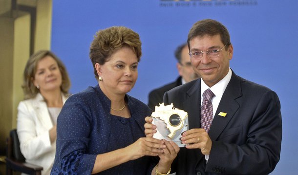 Dilma chora e constrói possível aliança em SP