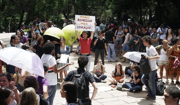 Esvaziada, greve na USP não conta com docentes