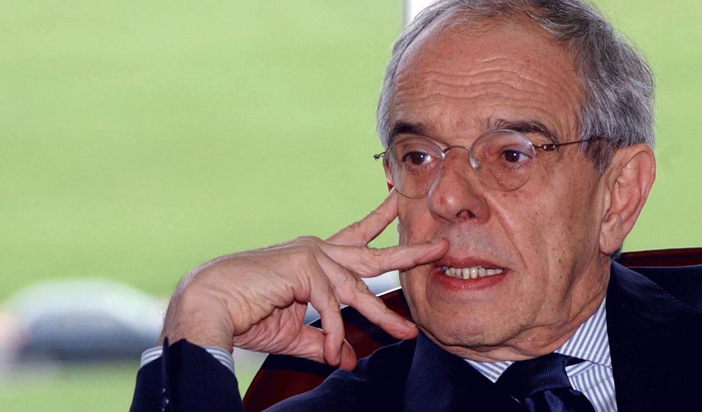 Marcio Thomaz Bastos age para adiar Mensalão