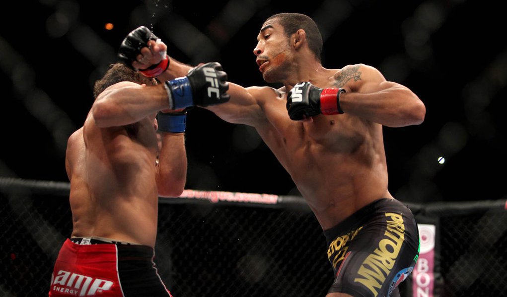 José Aldo vence Chad Mendes e mantém título do UFC