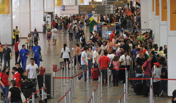 Caos de Parente: aeroporto de Brasília está a seco