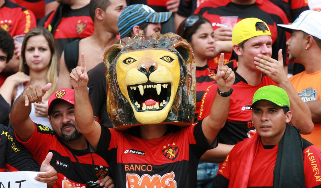 Rubro-negros comemoram retorno à primeira divisão