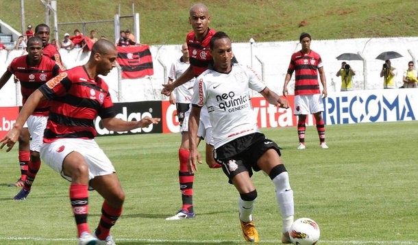 Corinthians e Flamengo empatam por 2 a 2 em amistoso