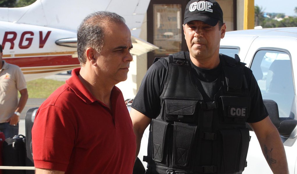 Preso, Valério escapa de depor no mensalão tucano