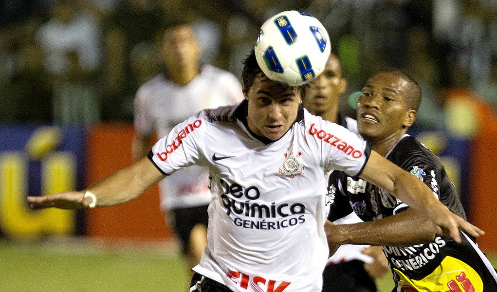 Corinthians bate Ceará com sofrimento e glória; é líder isolado!
