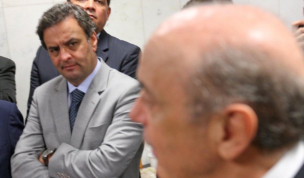 'Lixo', diz Serra. Aécio emenda: 'literatura menor'