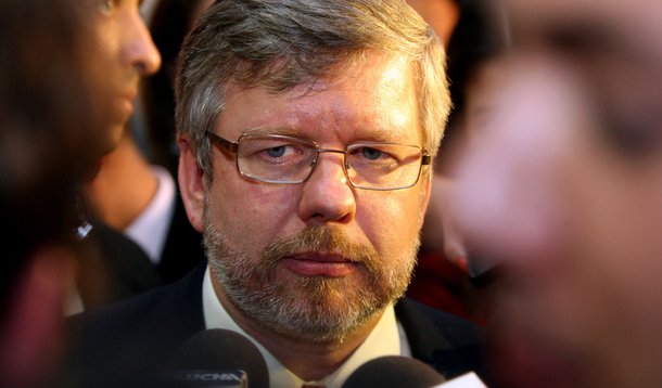 Presidente da Câmara recua e revoga recriação de 300 cargos