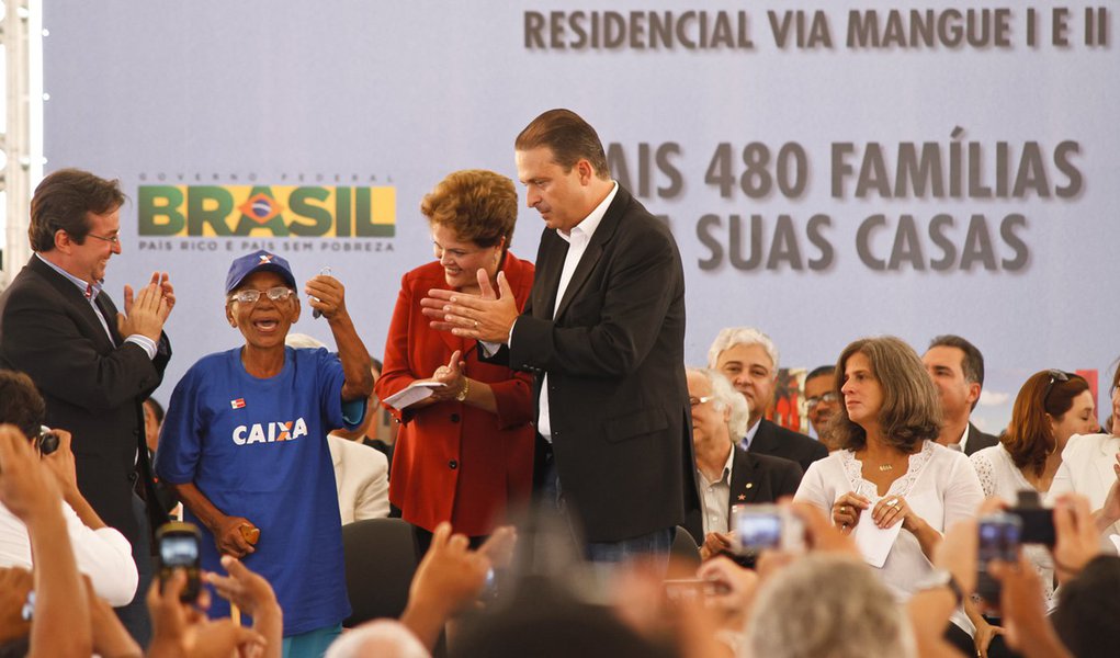 No Recife, Dilma entrega 480 moradias do PAC2